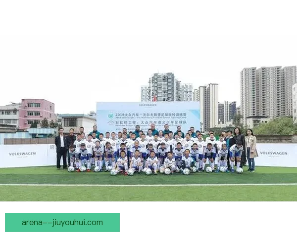 美国前锋普利西奇在圣西罗外发起公益足球基金助力青少年梦想成长